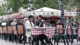 Європейського підлітка трахкає старий, якого вона зустріла в піцерії