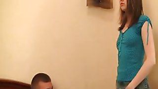 Моя дівчина завжди тримає трусики під час сексу, і вона зовсім не сором'язлива