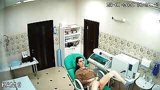 Шпигування за жінками в кабінеті гінеколога через приховану камеру