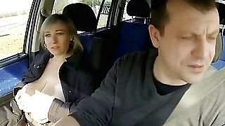 Неприємний троллоп з обвислими грудьми погодився займатися сексом у моїй машині