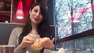 Випадок із 18 -річною Кеті в Burger King