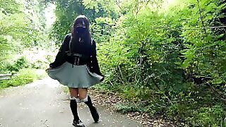 【Accident】Honoka suddenly encounters a hunter during an outdoor exposure.