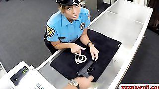 Величезні глечики Офіцер міліції ебать - безкоштовне порно відео, секс -фільми.