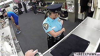 Грудаста поліцейська любить величезний товстий член - безкоштовне порно відео, секс -фільми.