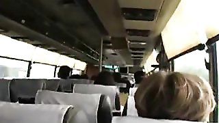 Блондинка мастурбує в громадському автобусі - безкоштовне порно відео, секс -фільми.