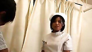 Ненаситна азіатська медсестра спокушає рогового старого, щоб трахнути її - безкоштовне порно відео, секс -фільми.