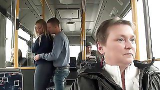 Божевільний гарячий трах в автобусі - безкоштовне порно відео, секс -фільми. Частина 1