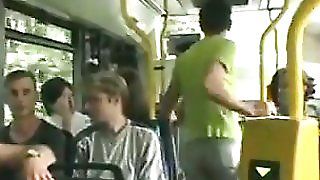 Мінет і трах під час поїздки в автобусі - безкоштовне порно відео, секс -фільми.
