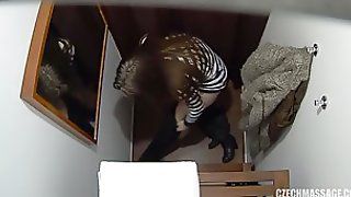 аматорський секс дівчина отримує пизда масаж