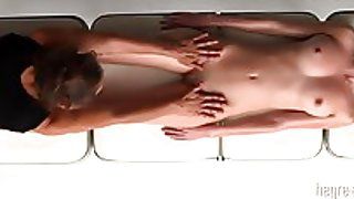 бразильська красуня отримує масаж