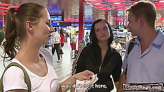 Чеські свінгери пропонують готівку для сексу