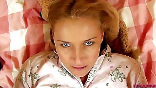 молоду російську блондинку Катію Нобілі трахкають у домашньому відео HD HD пов