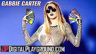 Digitalplayground - Велика синиця хіпі Габбі Картер повія отримує скінчення в її третьому оці