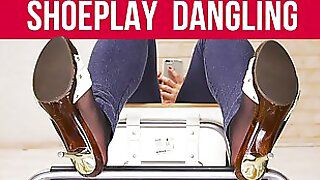 Сексуальні ніжки SHOEPLAY DANGLING у різному взутті футфетишські кросівкиEra