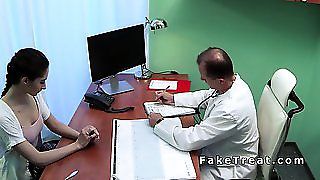 Російська пацієнтка трахкає чеського лікаря - безкоштовне порно відео, секс -фільми.