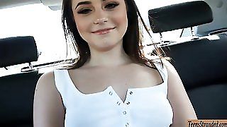 Мила підліток Кайлі Квінн автостопом і закручена в кабіні - безкоштовне порно відео, секс -фільми.
