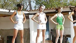 Шість оголених дівчат біля басейну з Німеччини - безкоштовне порно відео, секс -фільми.