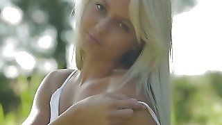 Блондинка модель зі Швеції, що торкається клітора - безкоштовне порно відео, секс -фільми. Частина 3