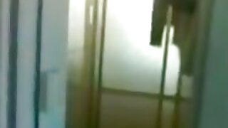 Прихована камера зафіксувала розпусну студентку коледжу, яку закрутили у ванній кімнаті в гуртожитку