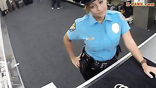 Поліцейського трахнули в ломбарді - безкоштовне порно відео, секс -фільми.