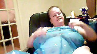 Потворна і ожиріла бабуся викриває своє огидне товсте тіло на веб -камері