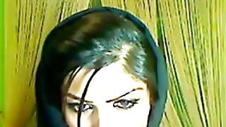 Зла і сексуальна пакистанська красуня на веб -камері показує свої рожеві трусики