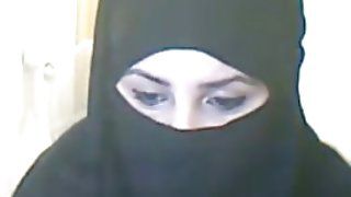 Дві брудні арабські жінки висвітлюють свої смаколики на веб -камері